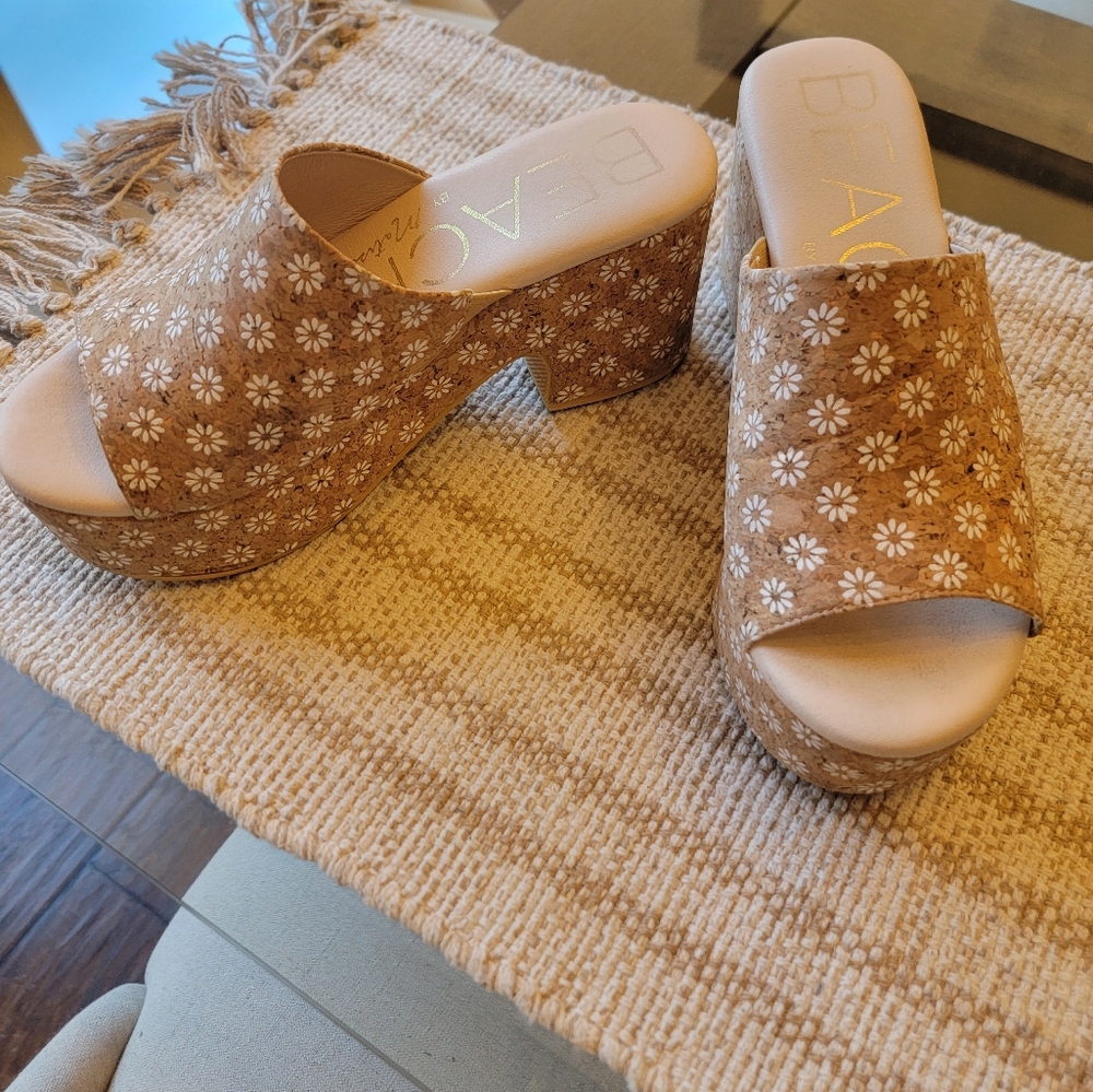Beach By MATISSE wedge,platform Sandal. Gently Used. Sz 7